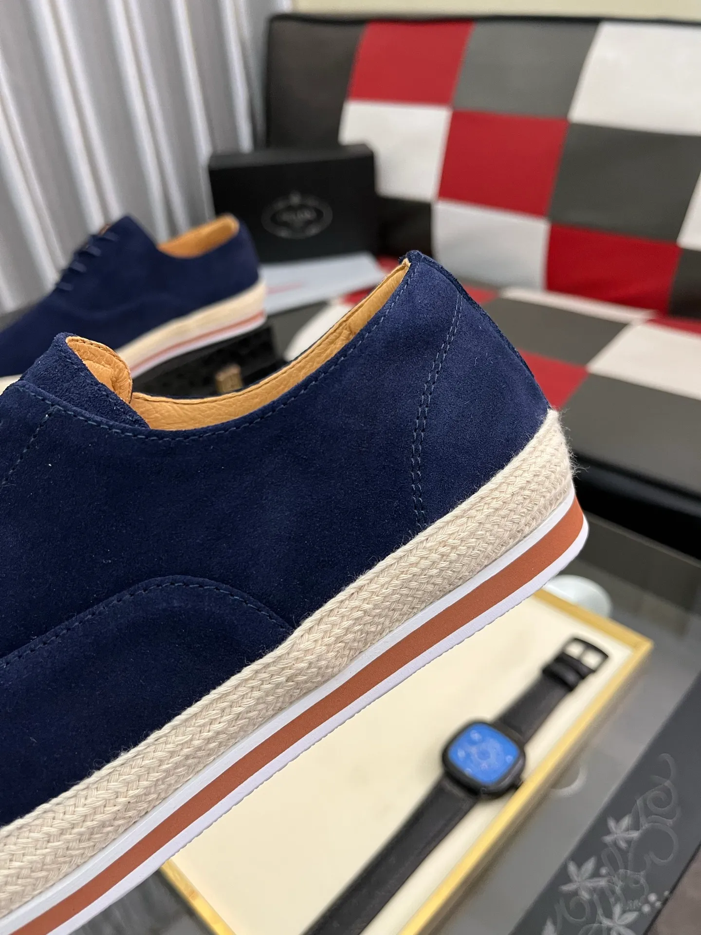 Men's shoes 💰440⌚️⌚️【PRADA】Prada ~ unique and casual style. New models from Prada official website are coming [Celebrate][Celebrate]🏃High-end brand casual shoes ➕Full set of packaging😍😍 Men's 2023 counters are on sale simultaneously, Italian imported brands select first-layer Italian cowhide. 🐑Sheepskin lining (refuses to discolor and rub feet) Sole: Original sole specially provided by the original factory 🎬Better in kind Size number: 38-442️⃣Colors available